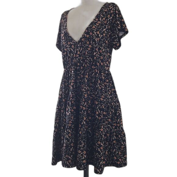 Urban Outfitters Black Ditzy Floral Short Sleeve Jersey V Neck Mini Dress NWOT M - Picture 2 of 9